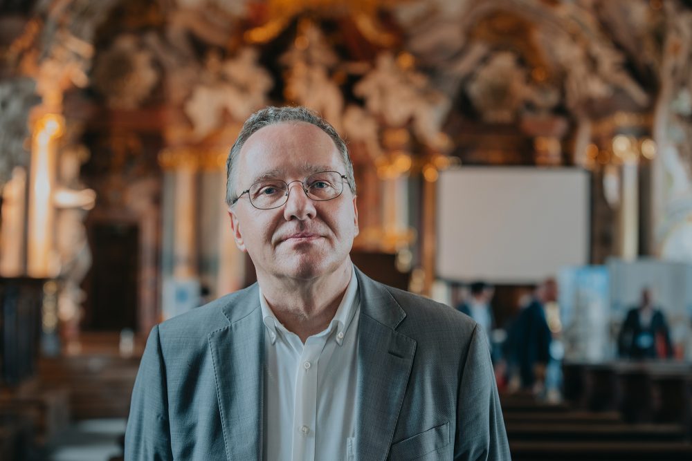 mężczyzna w średnim wieku