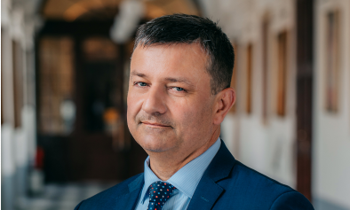 mężczyzna w średnim wieku