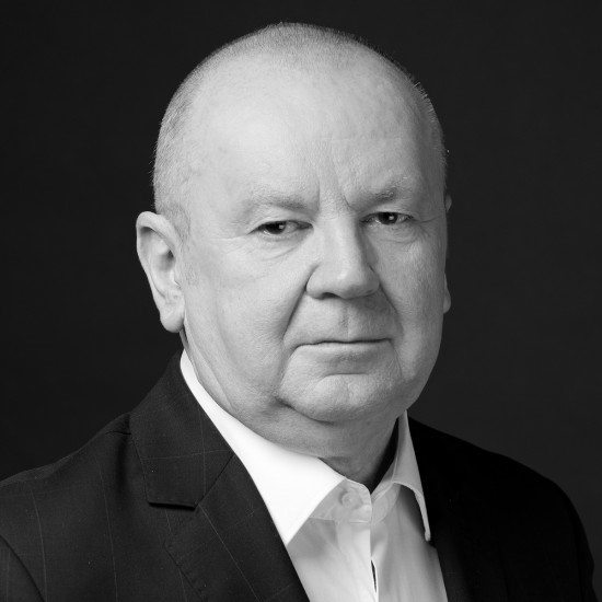 czarno-białe zdjęcie starszego mężczyzny