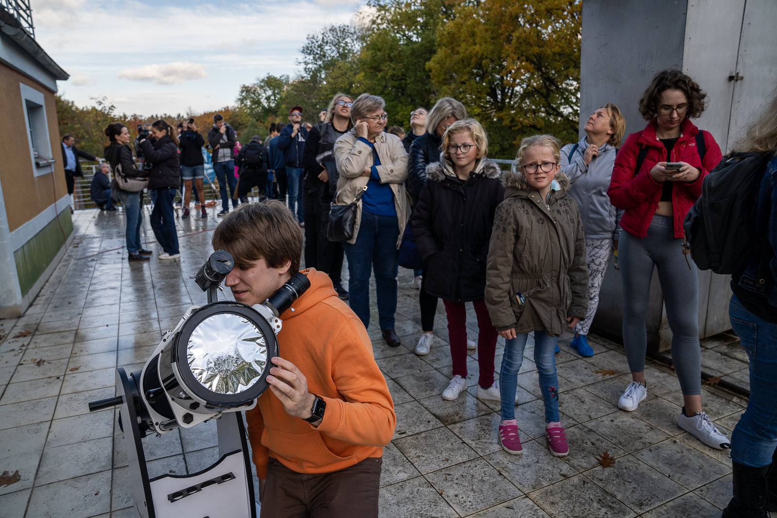 obserwatorzy zaćmienia Słońca