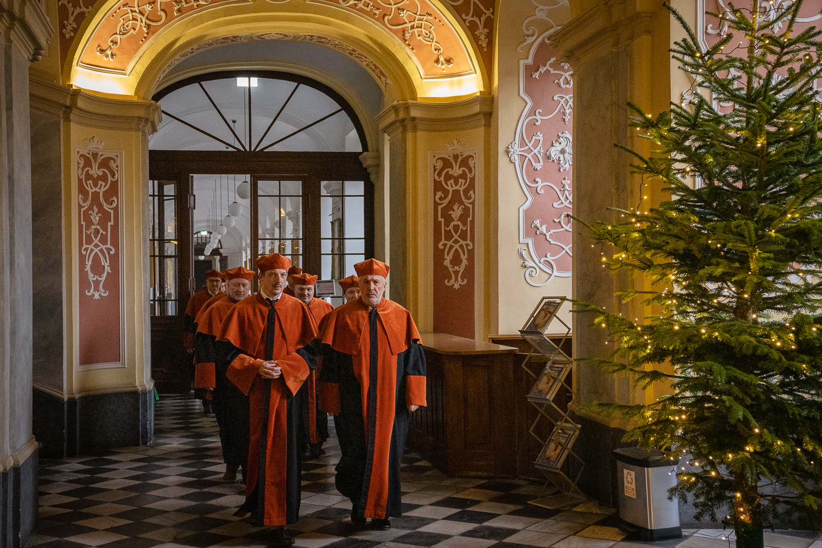 grupa ludzi, Aula Leopoldyńska