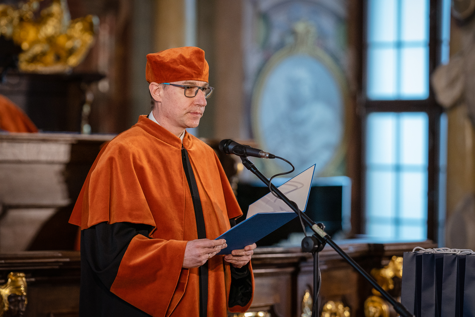 mężczyzna w średniim wieku, Aula Leopoldyńska