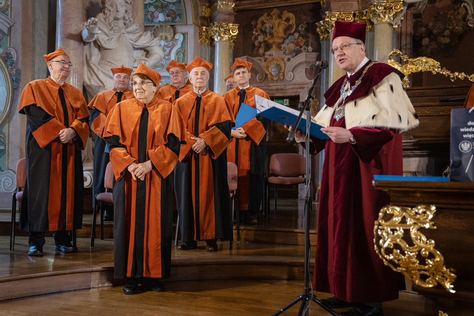 grupa ludzi, Aula Leopoldyńska