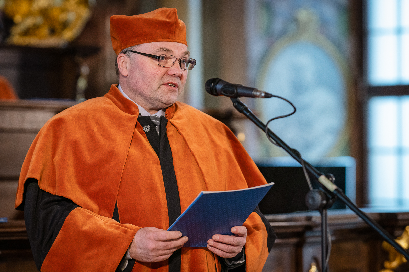 mężczyzna w średnium wieku