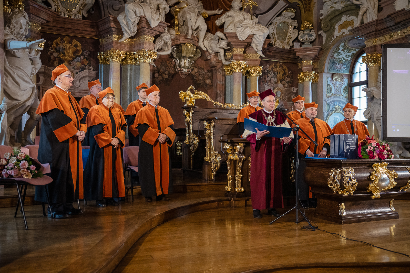 grupa ludzi, Aula Leopoldyńska