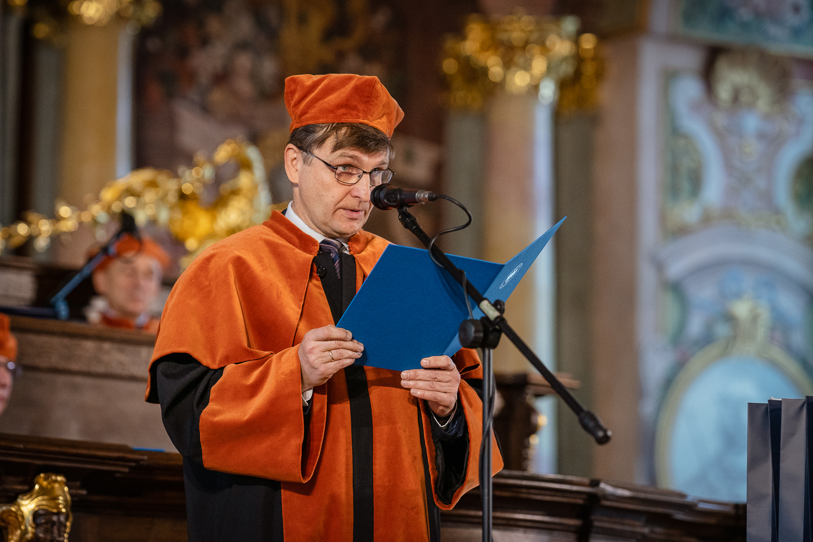 mężczyzna w średnium wieku