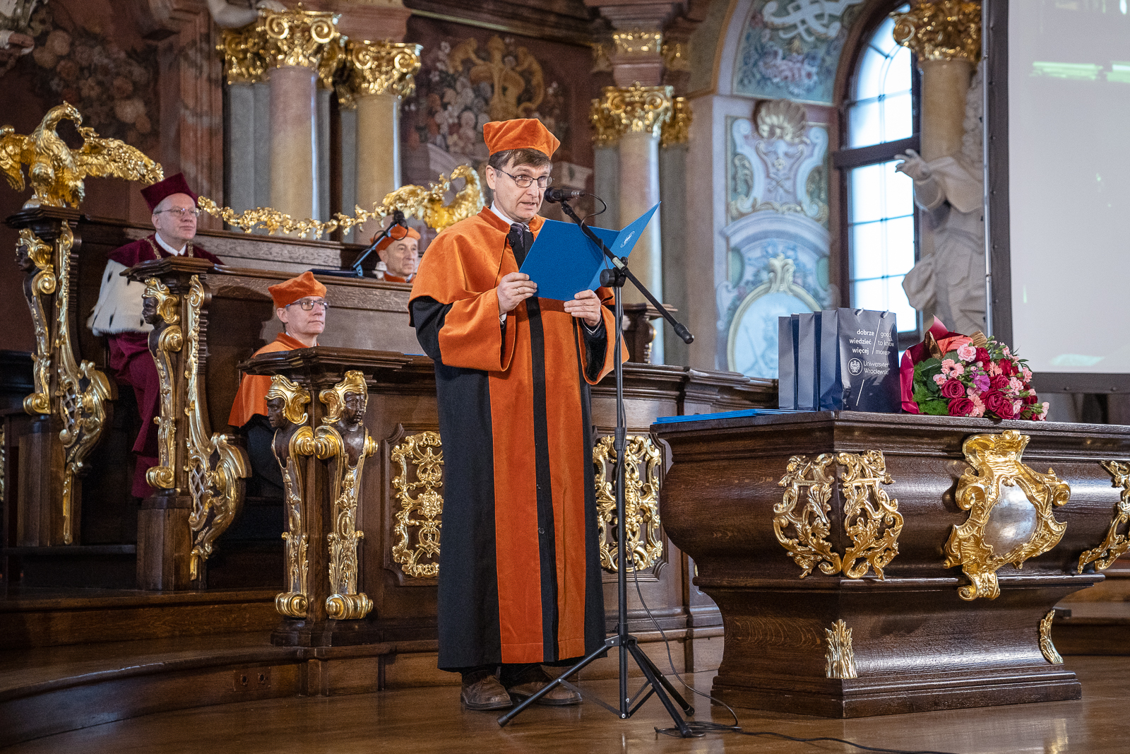 mężczyzna w średnium wieku