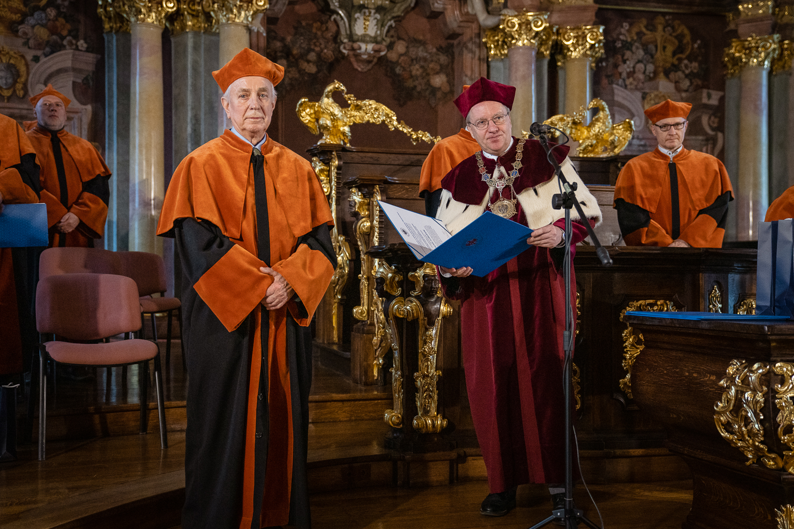 grupa ludzi, Aula Leopoldyńska