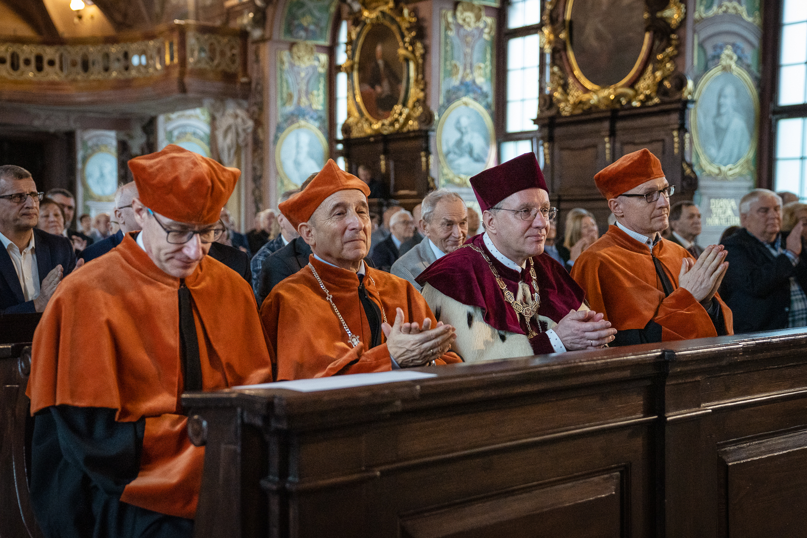 grupa ludzi, Aula Leopoldyńska