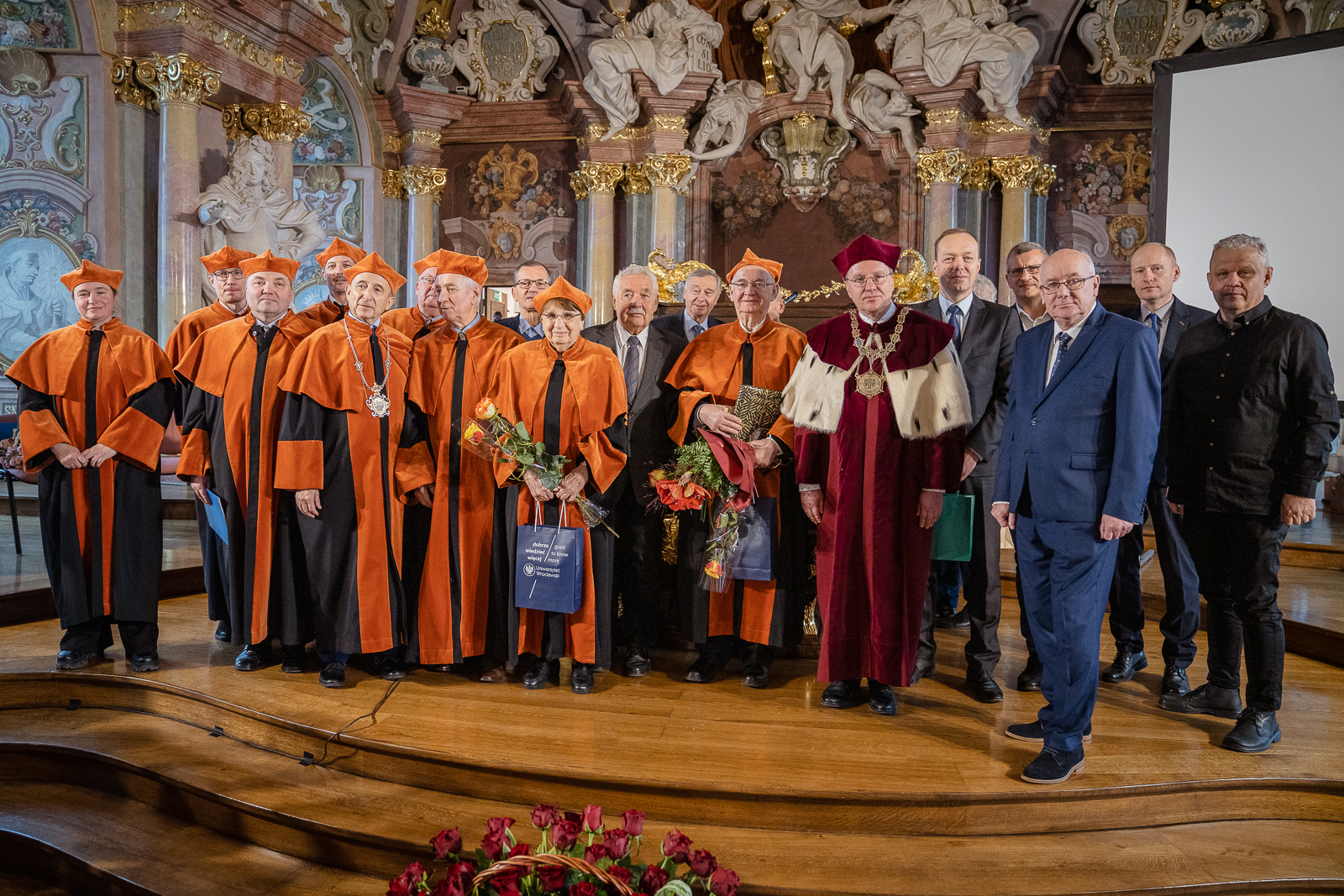 grupa ludzi, Aula Leopoldyńska
