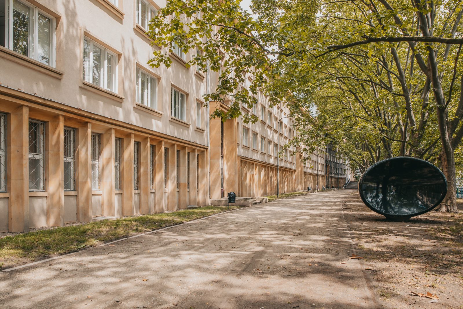 budynek przedstawiający muzeum geologiczne