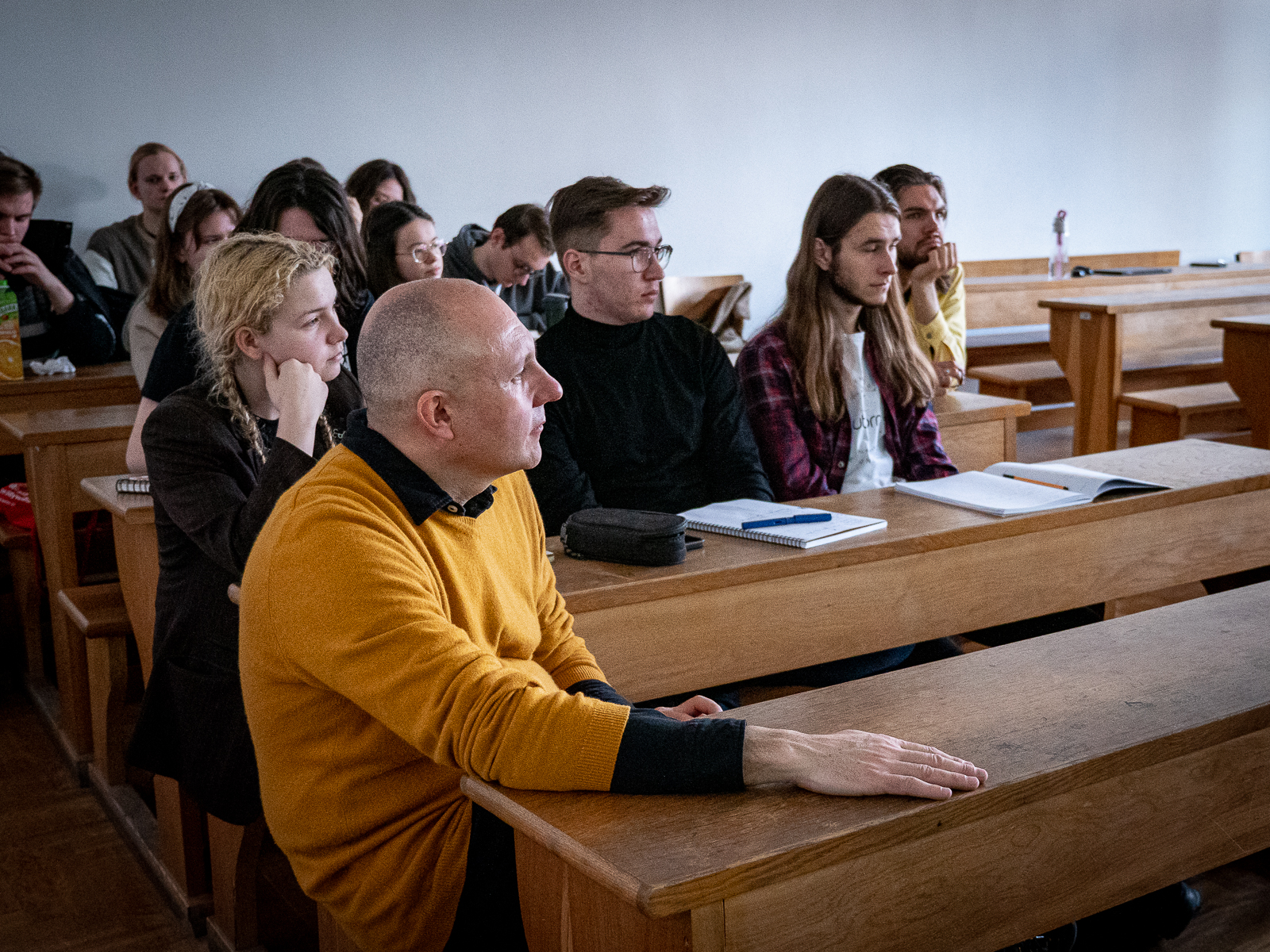 studenci na sali wykładowej, w pierwszej ławce prof. Chruszczewski