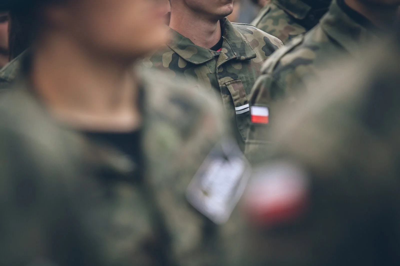 osoby w mundurach wojskowych