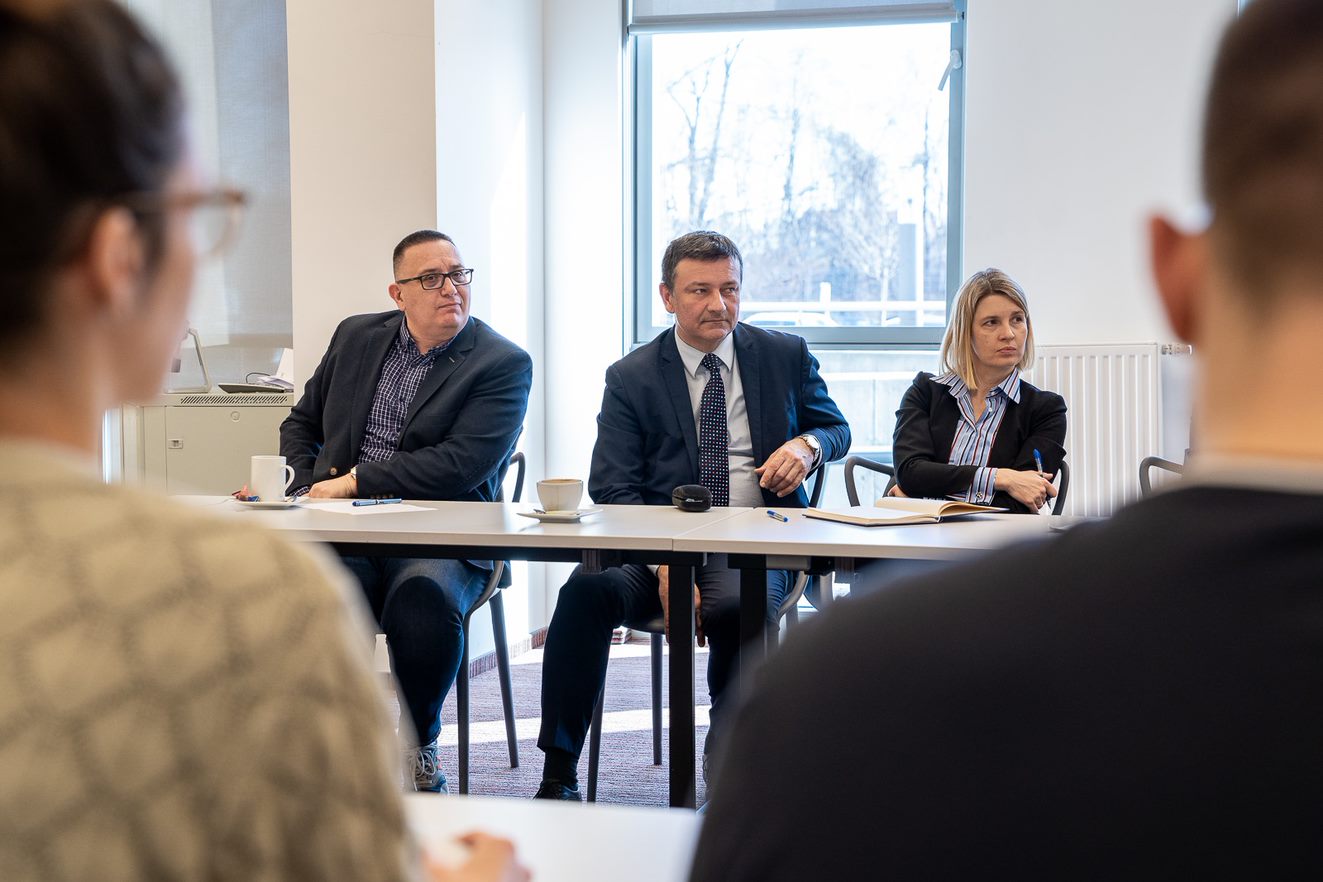 Od lewej prof. R. Falewicz, prof. A. Błażejewski UWr, dr J. Czeszejko-Sochacka UWr, Fot. Paweł Piotrowski
