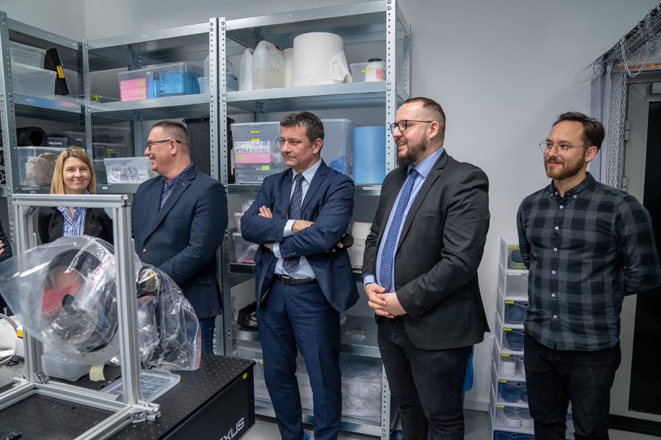 Od lewej dr J. Czeszejko-Sochacka UWr, prof. R. Falewicz UWr, prof. A. Błażejewski UWr, J. Kowalewski Scanway, O. Zdunek Scanway, Fot. Paweł Piotrowski