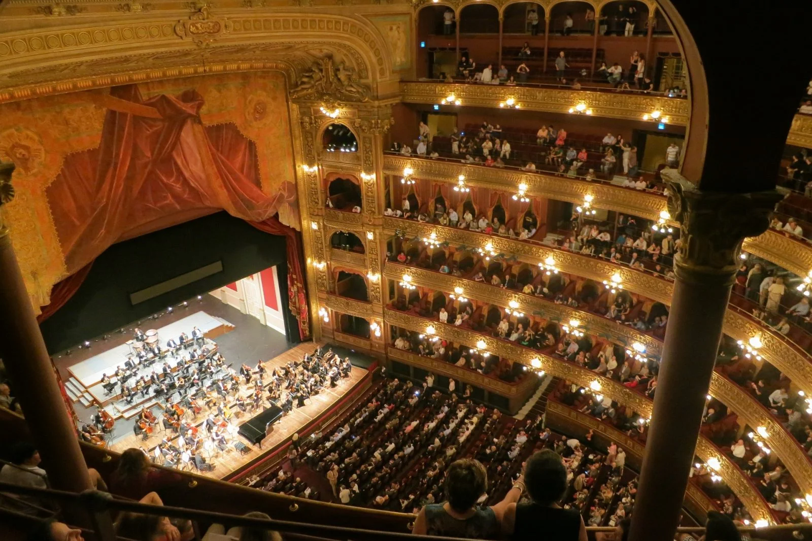 historyczna sala teatralna