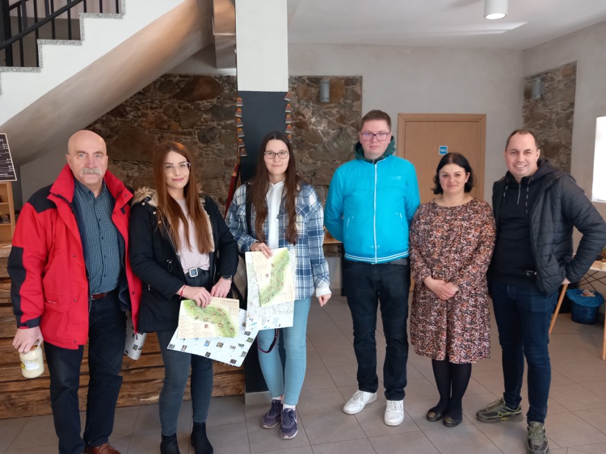 zdjęcie ze studentami i wykładowcami