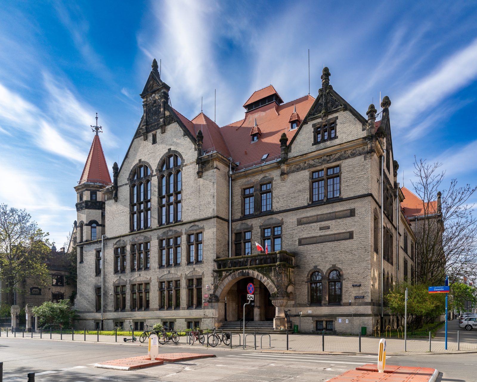 zdjęcie przedstawiające budynek wydziału nauk historycznych i pedagogicznych