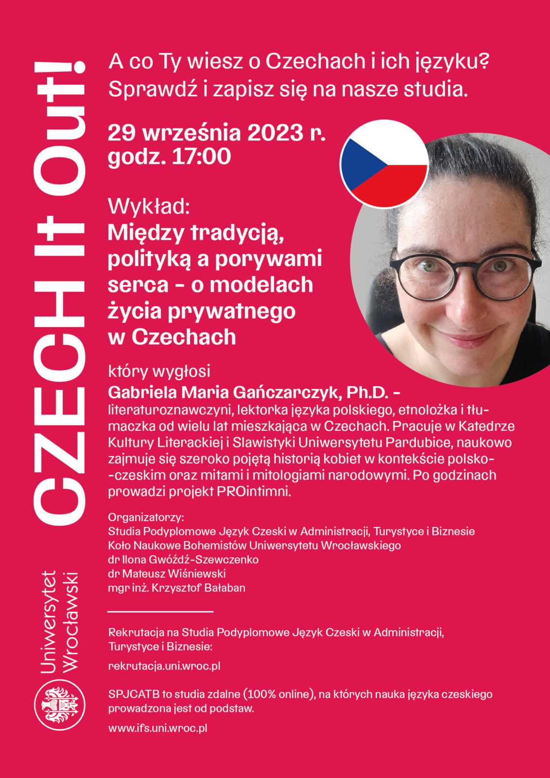 plakat informujący o wydarzeniu, na zdjęciu młoda, uśmiechnięta kobieta w okularach 