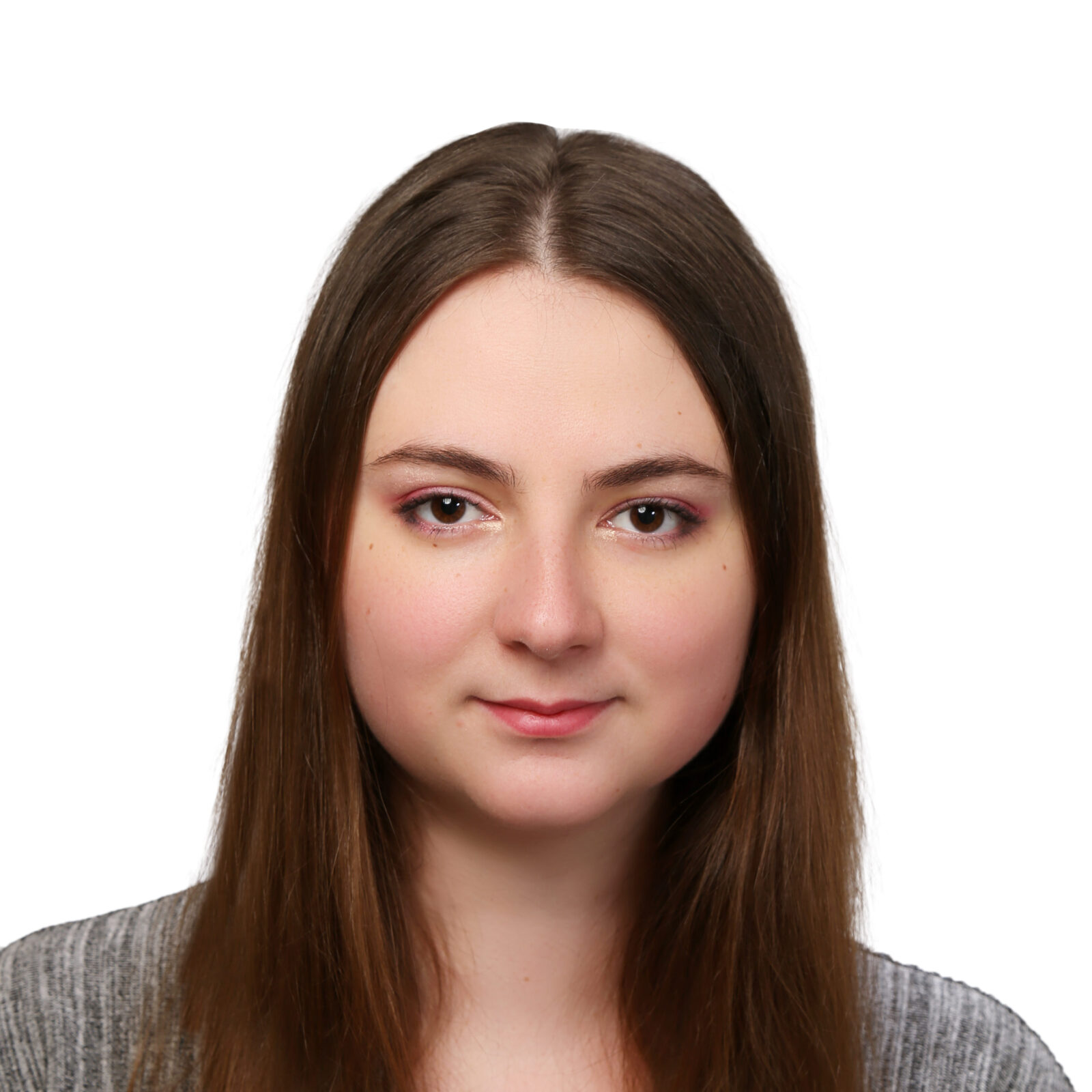 młoda uśmiechnięta dziewczyna