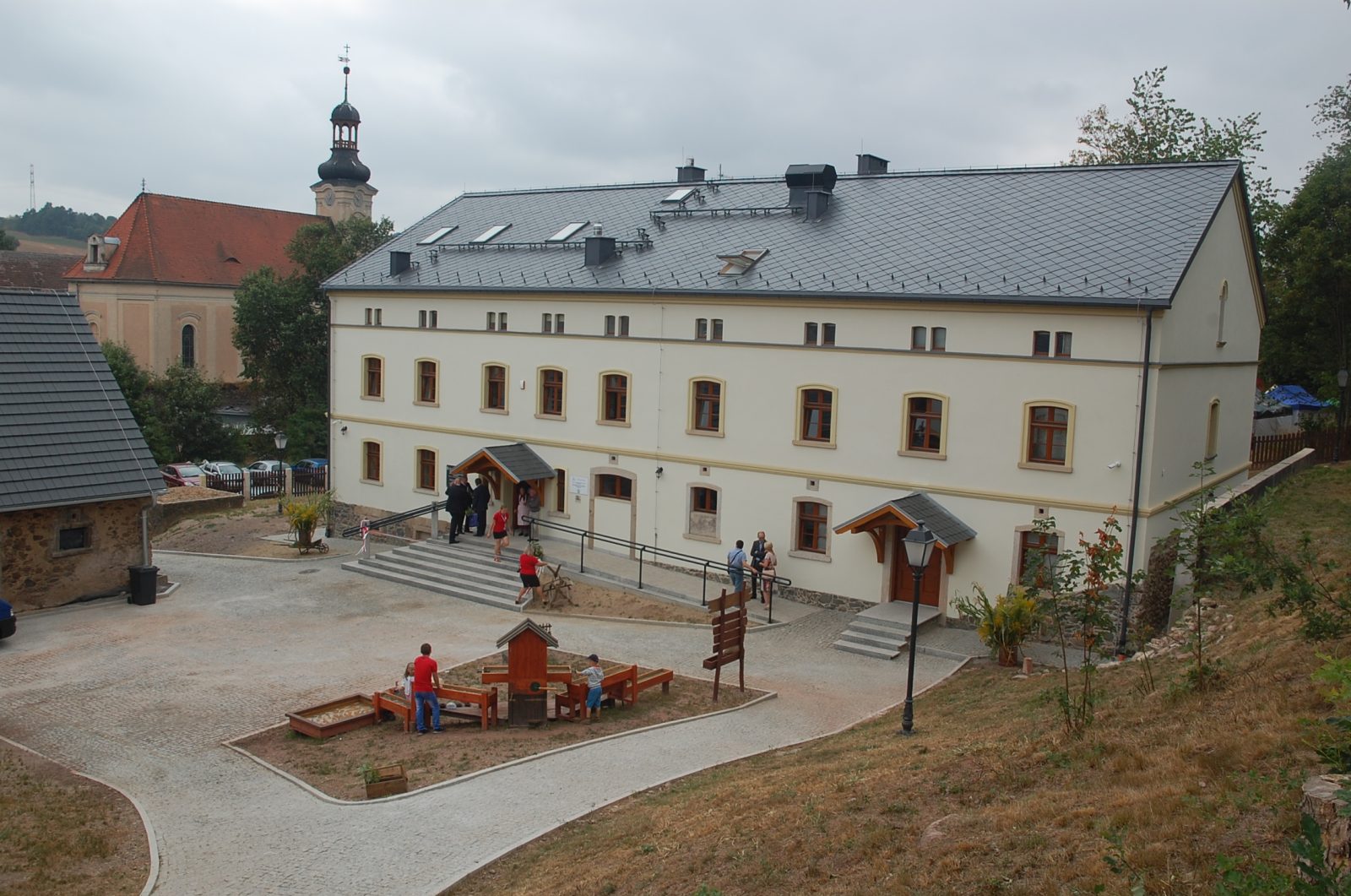 Sudecka Zagroda Edukacyjna w Dobkowie – edukacyjne i administracyjne centrum Geoparku, fot. Piotr Migoń