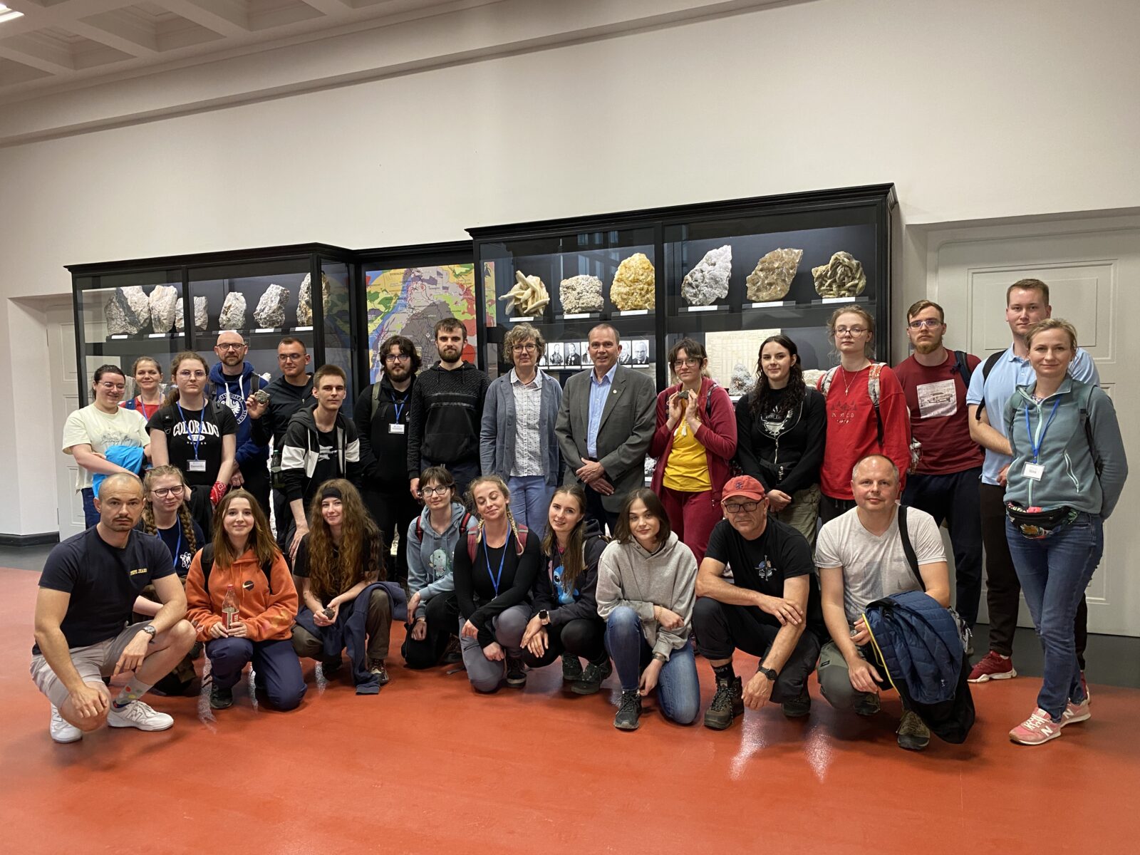 Uczestnicy warsztatów The Wrocław Workshop of Geology w Instytucie Mineralogii TU Bergakademie Freiberg wraz z prof. Bernhardem Schulzem i dr Sandrą Birtel