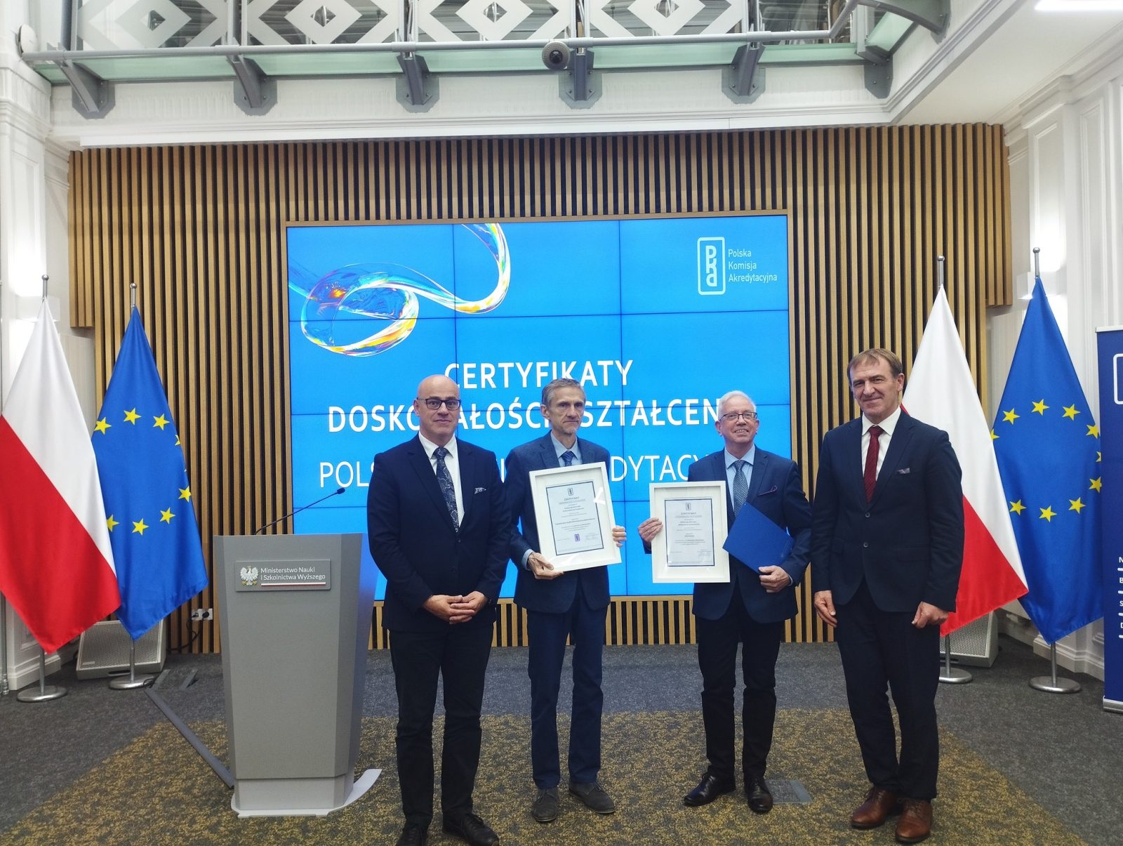 Sekretarz PKA dr hab. Jakub Brdulak, Dziekan Wydziału Matematyki i Informatyki UWr prof. dr hab. Tomasz Jurdziński , Prorektor ds. Finansów i Rozwoju UWr prof. dr hab. Stefan Kiedroń oraz, Przewodniczący PKA dr hab. inż. Janusz Uriasz