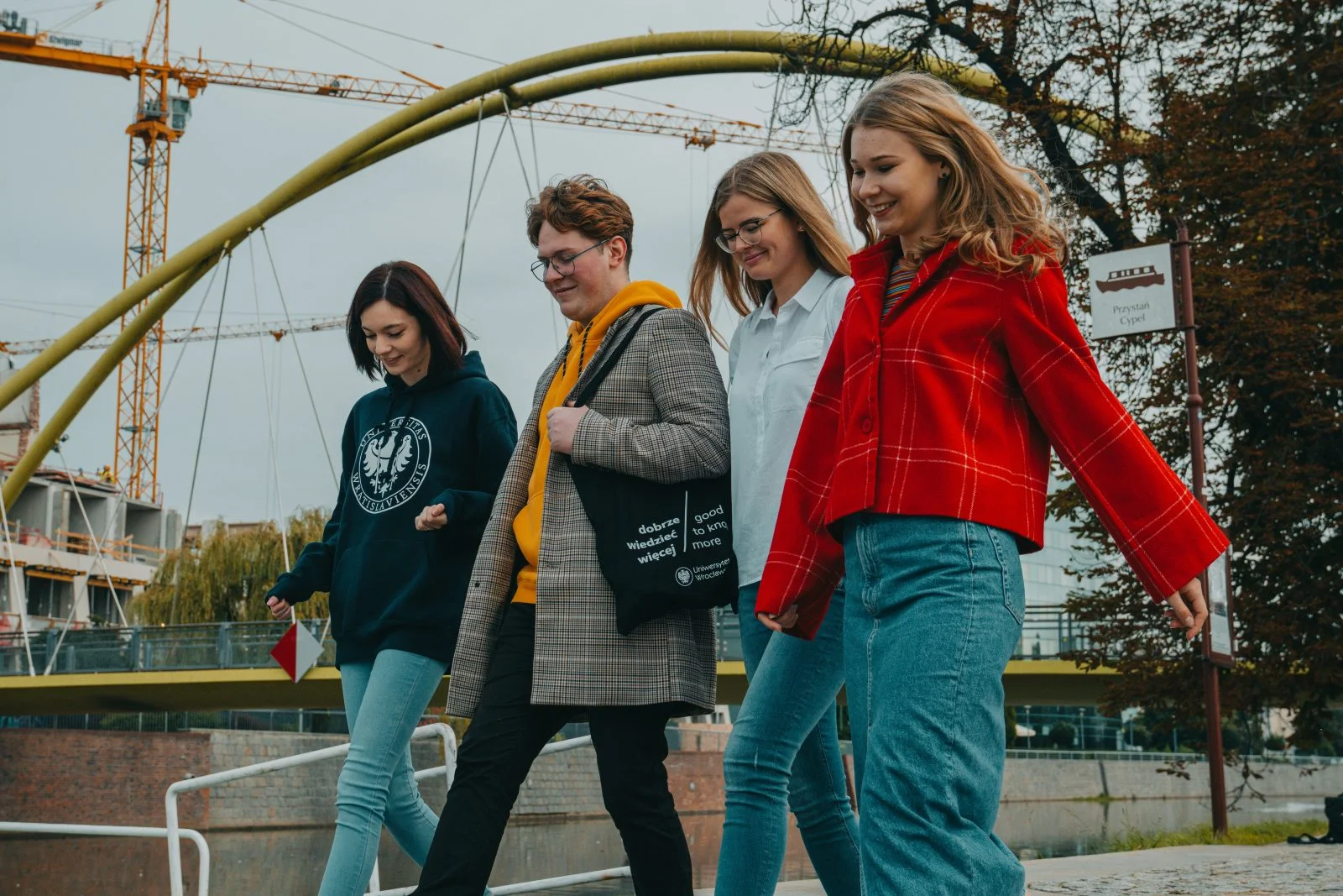 czwórka studentów z UWr