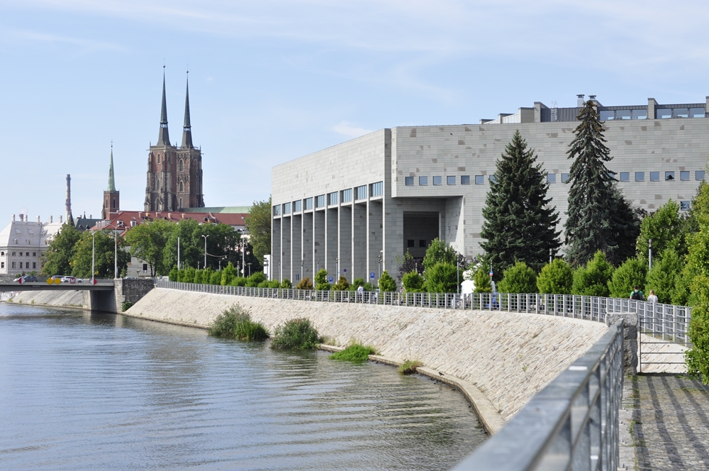 zdjęcie przedstawiające bibliotekę uniwersytecką