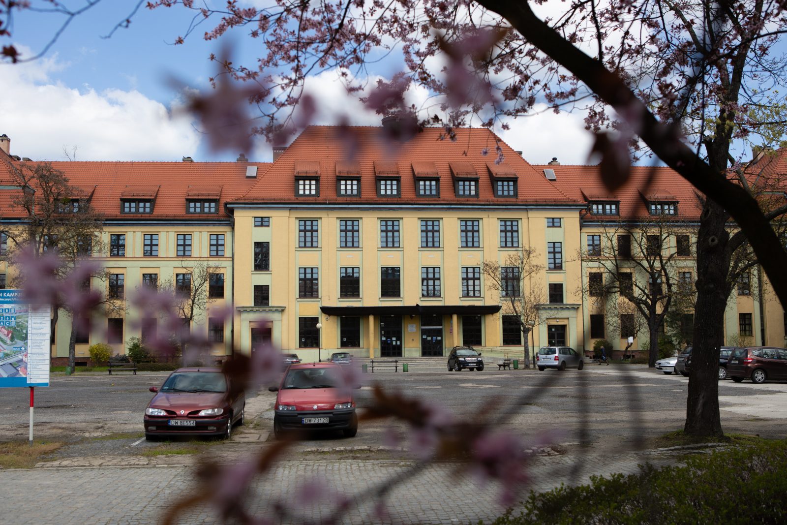 budynek wydziału nauk społecznych uniwersytetu wrocławskiego