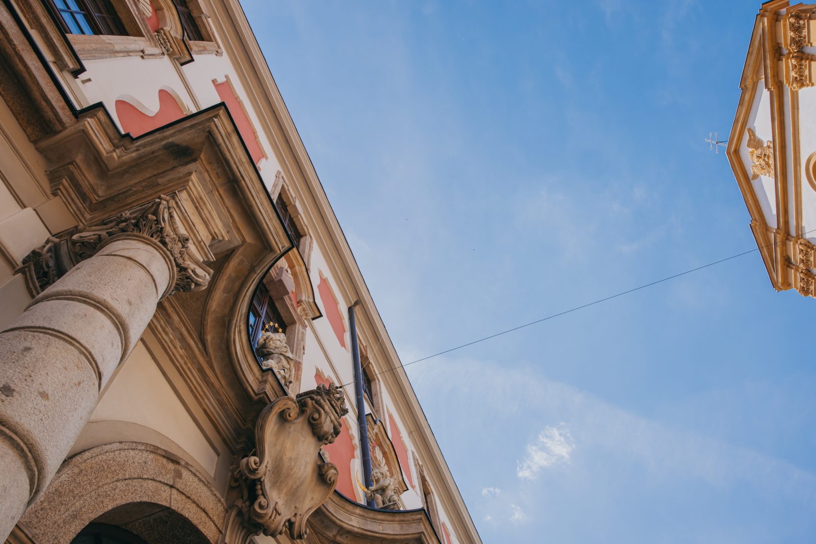 zdjęcie przedstawiające budynek dziekanatu wydziału neofilologii przy ul. Świętej Jadwigii 3/4