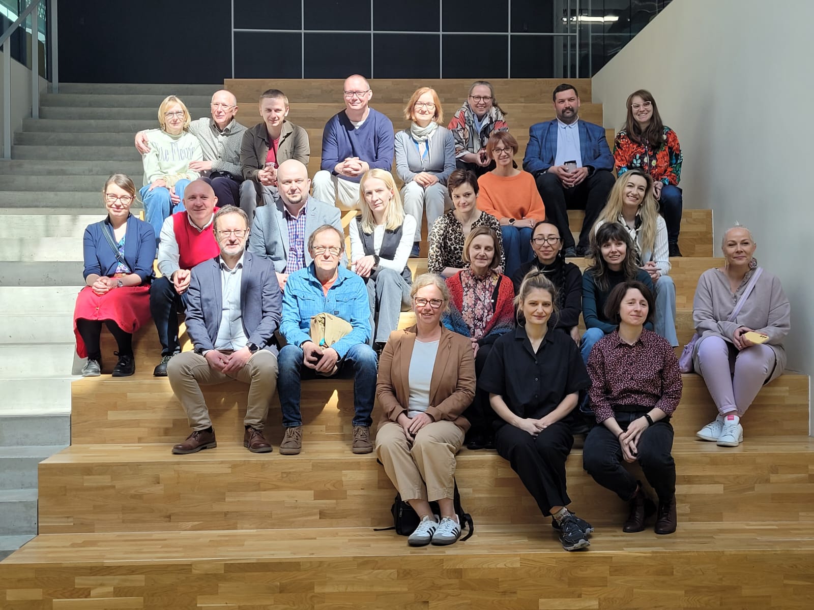zdjęcie przedstawiające grupę uczestników konferencji naukowej