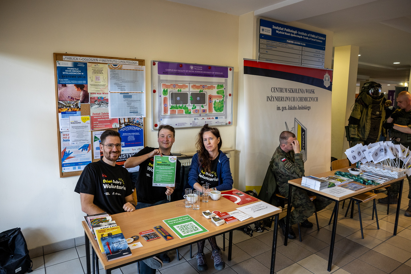 zdjęcie przedstawiające grupę osób