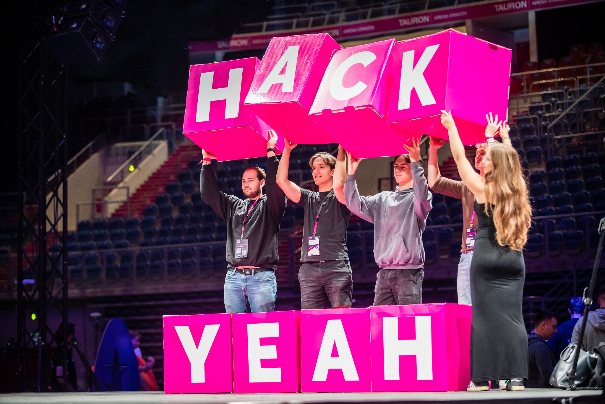 Uniwersytet Wrocławski Partnerem Akademickim HackYeah 2025