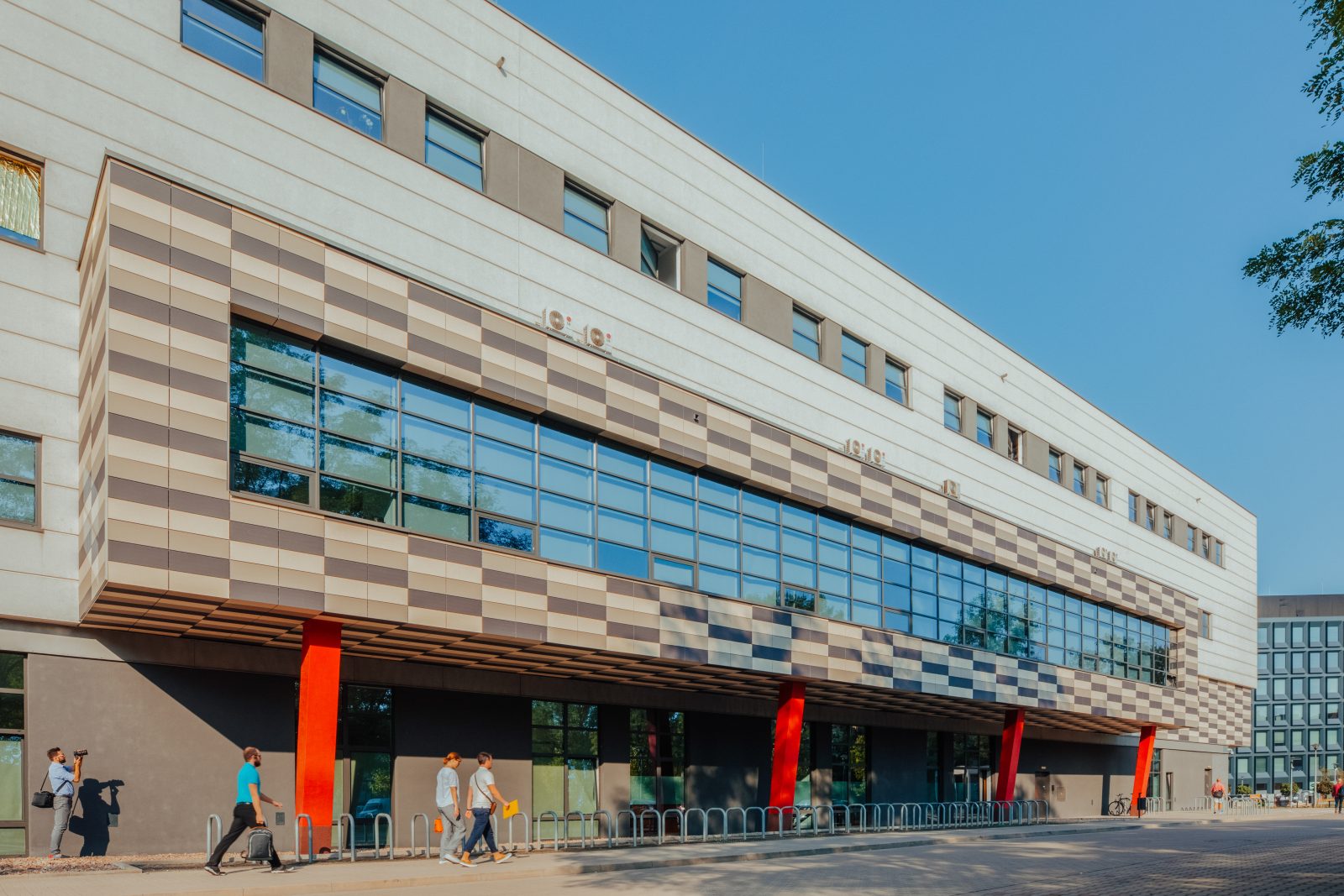 zdjęcie przedstawiające nowoczesny budynek biotechnologii