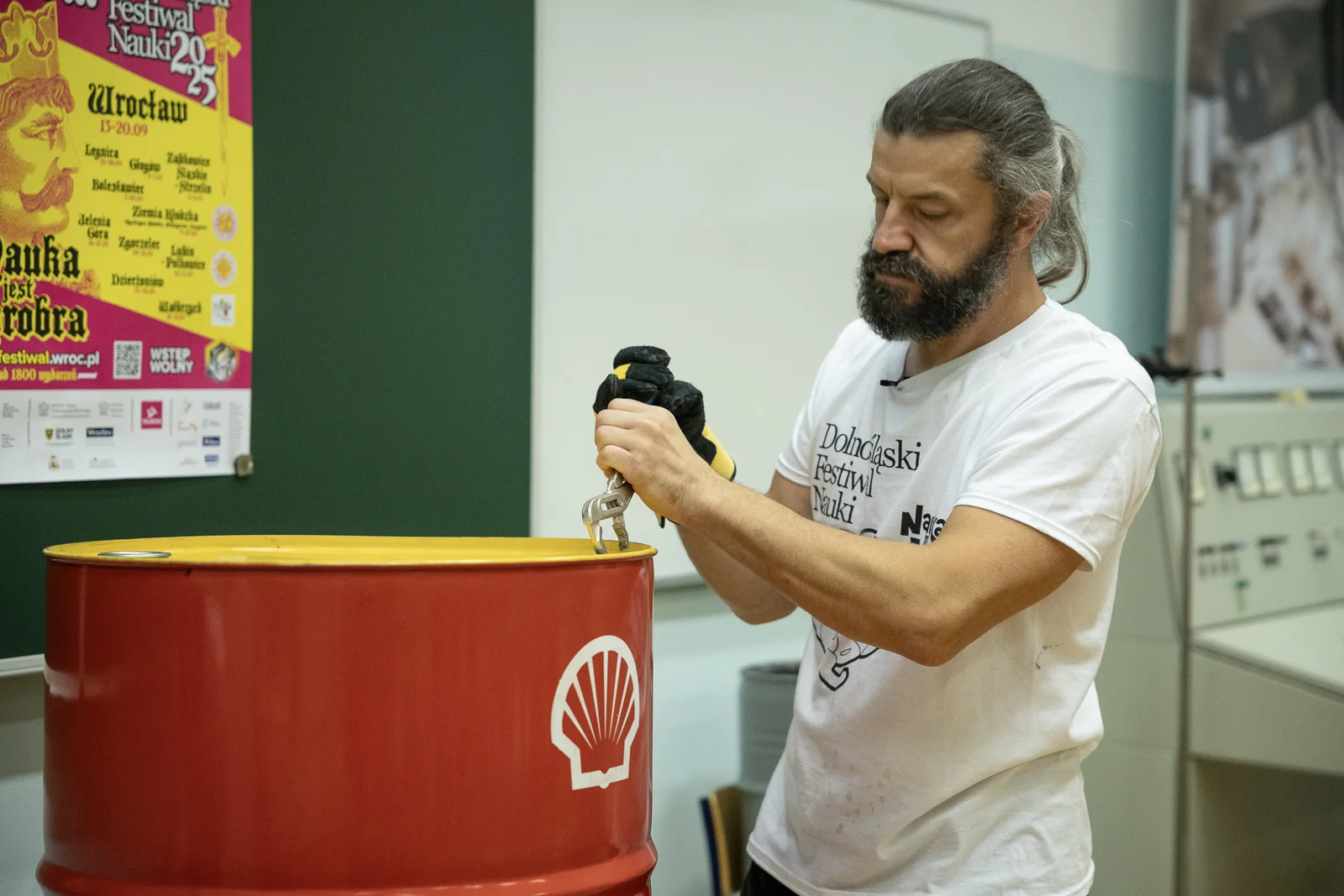 Cyrk Fizyczny to science show podczas którego prezentowanych jest wiele fascynujących doświadczeń wraz z ich przystępnymi objaśnieniami. fot. Paweł Piotrowski
