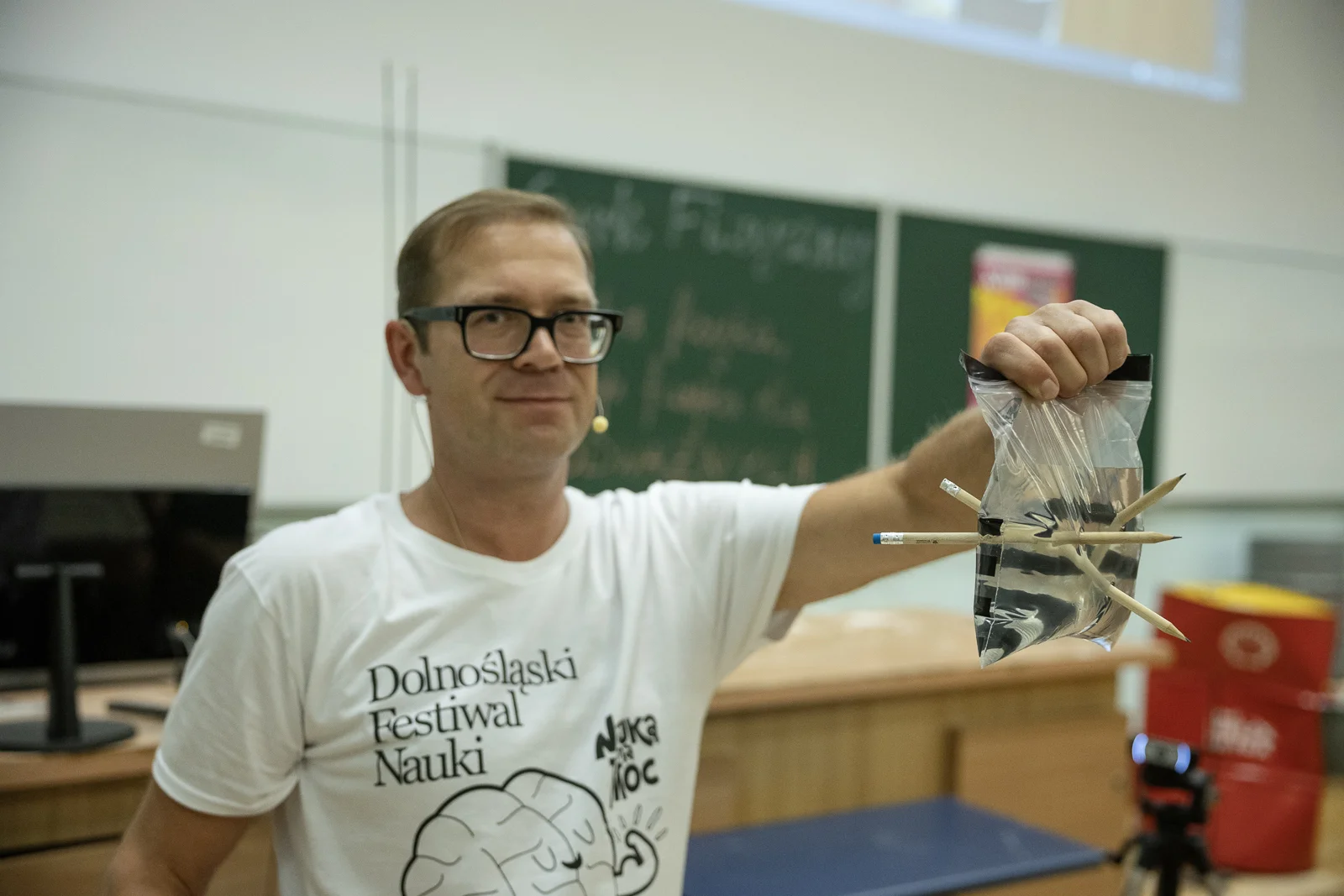 Cyrk Fizyczny to science show podczas którego prezentowanych jest wiele fascynujących doświadczeń wraz z ich przystępnymi objaśnieniami. fot. Paweł Piotrowski