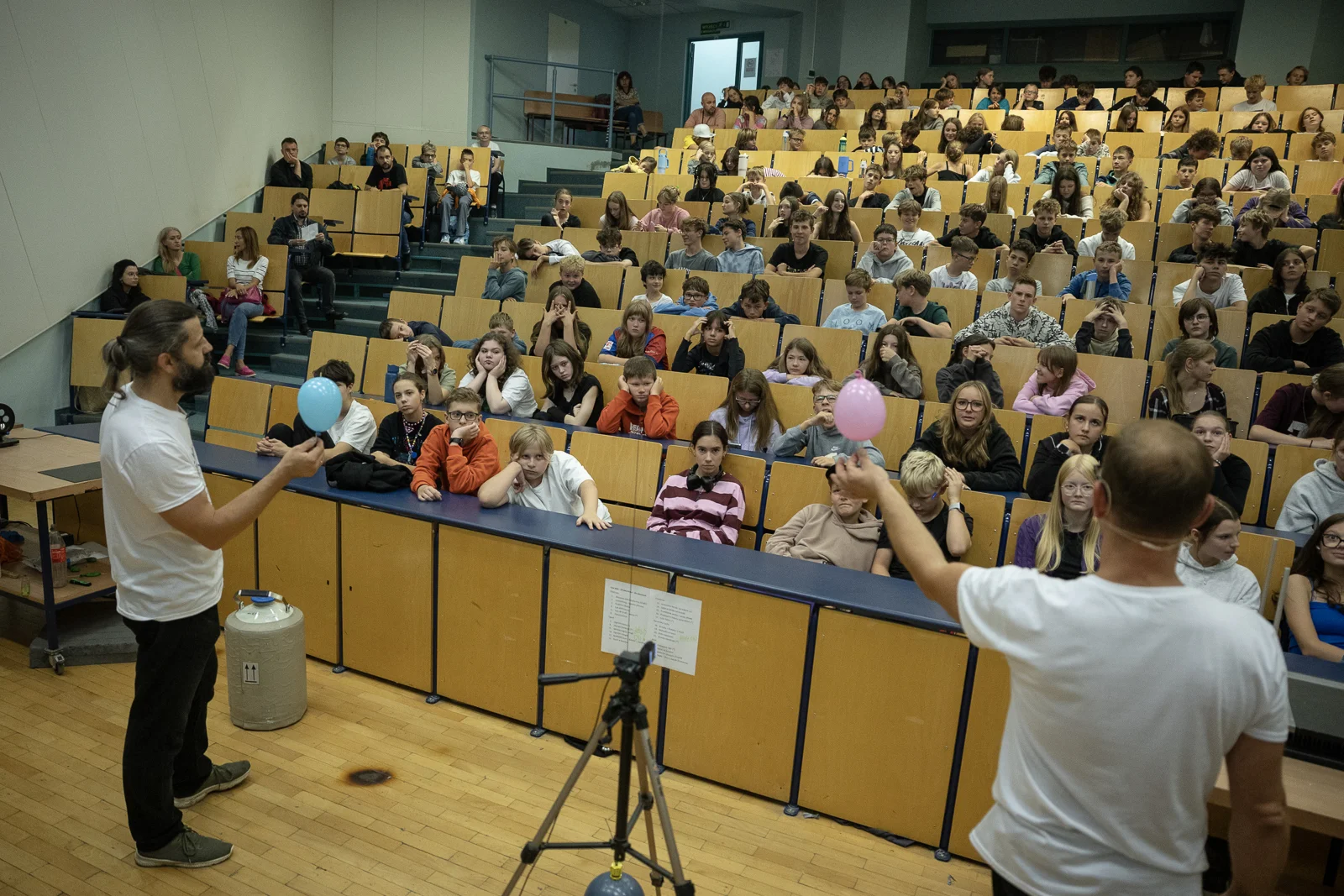 Cyrk Fizyczny to science show podczas którego prezentowanych jest wiele fascynujących doświadczeń wraz z ich przystępnymi objaśnieniami. fot. Paweł Piotrowski