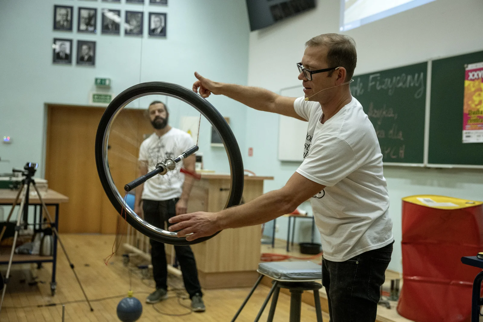 Cyrk Fizyczny to science show podczas którego prezentowanych jest wiele fascynujących doświadczeń wraz z ich przystępnymi objaśnieniami. fot. Paweł Piotrowski