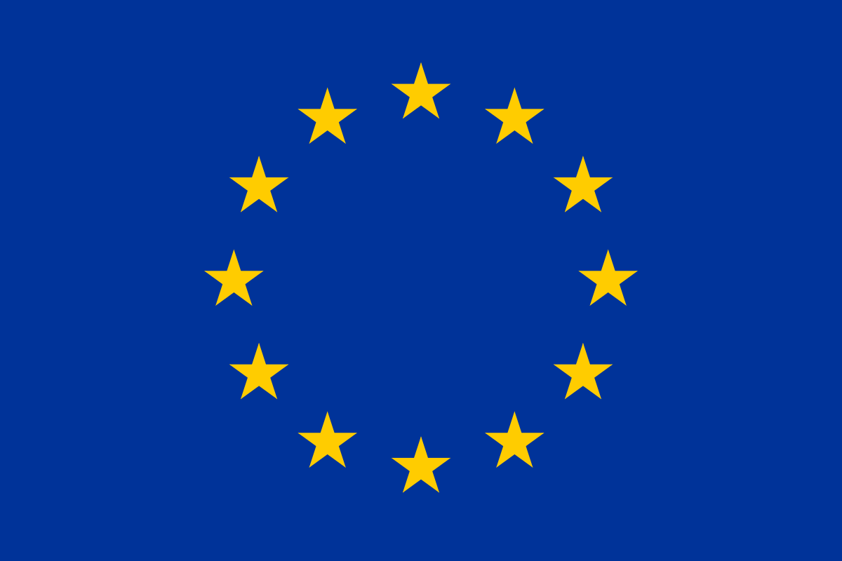 Flaga Unii Europejskiej (dwanaście złotych gwiazd tworzących okrąg na granatowym tle.