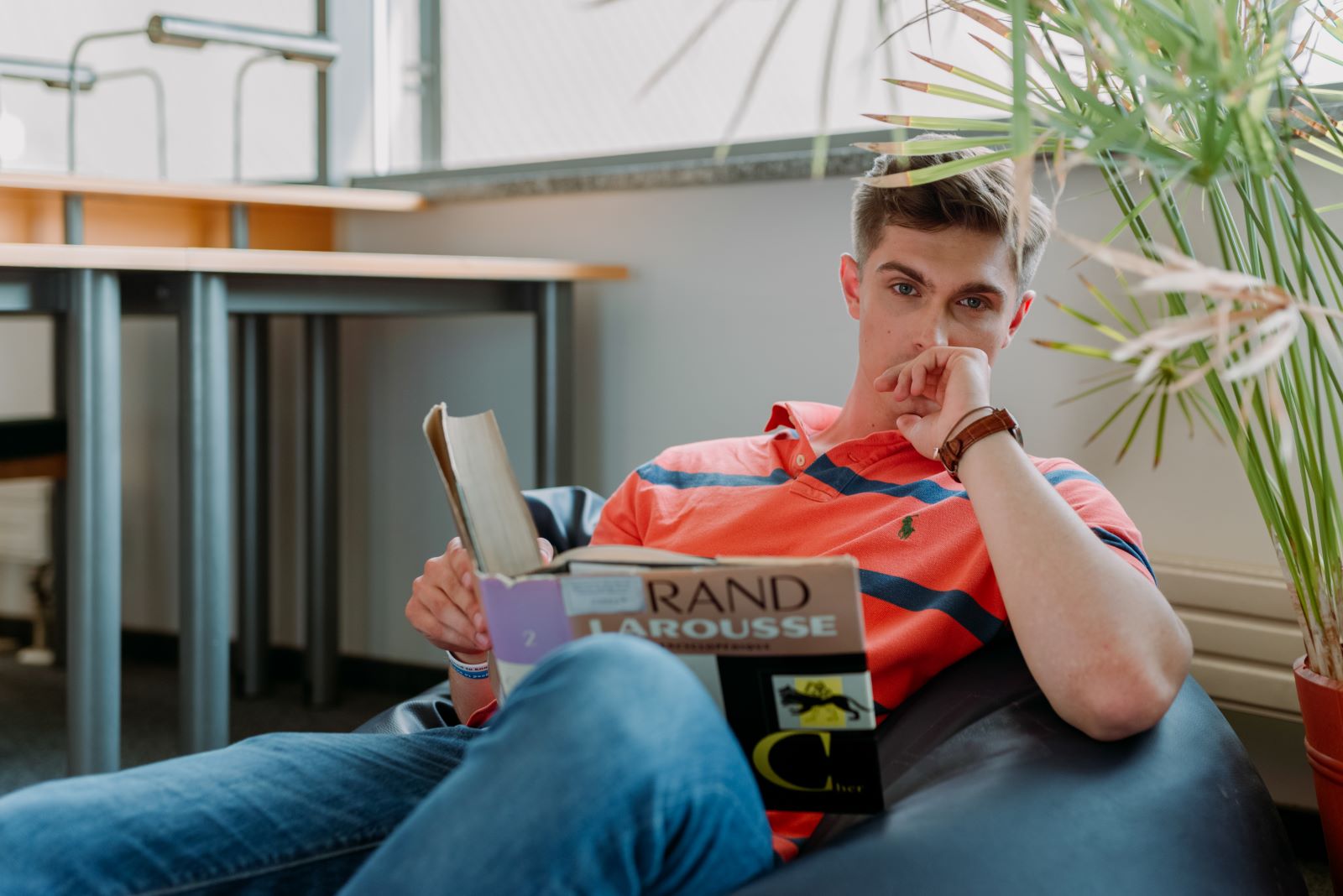 siedzący student