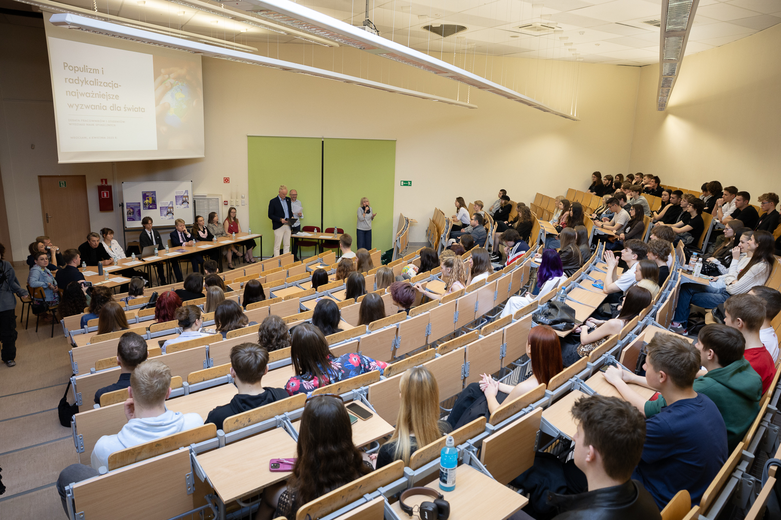 grupa uldzi na wykładzie