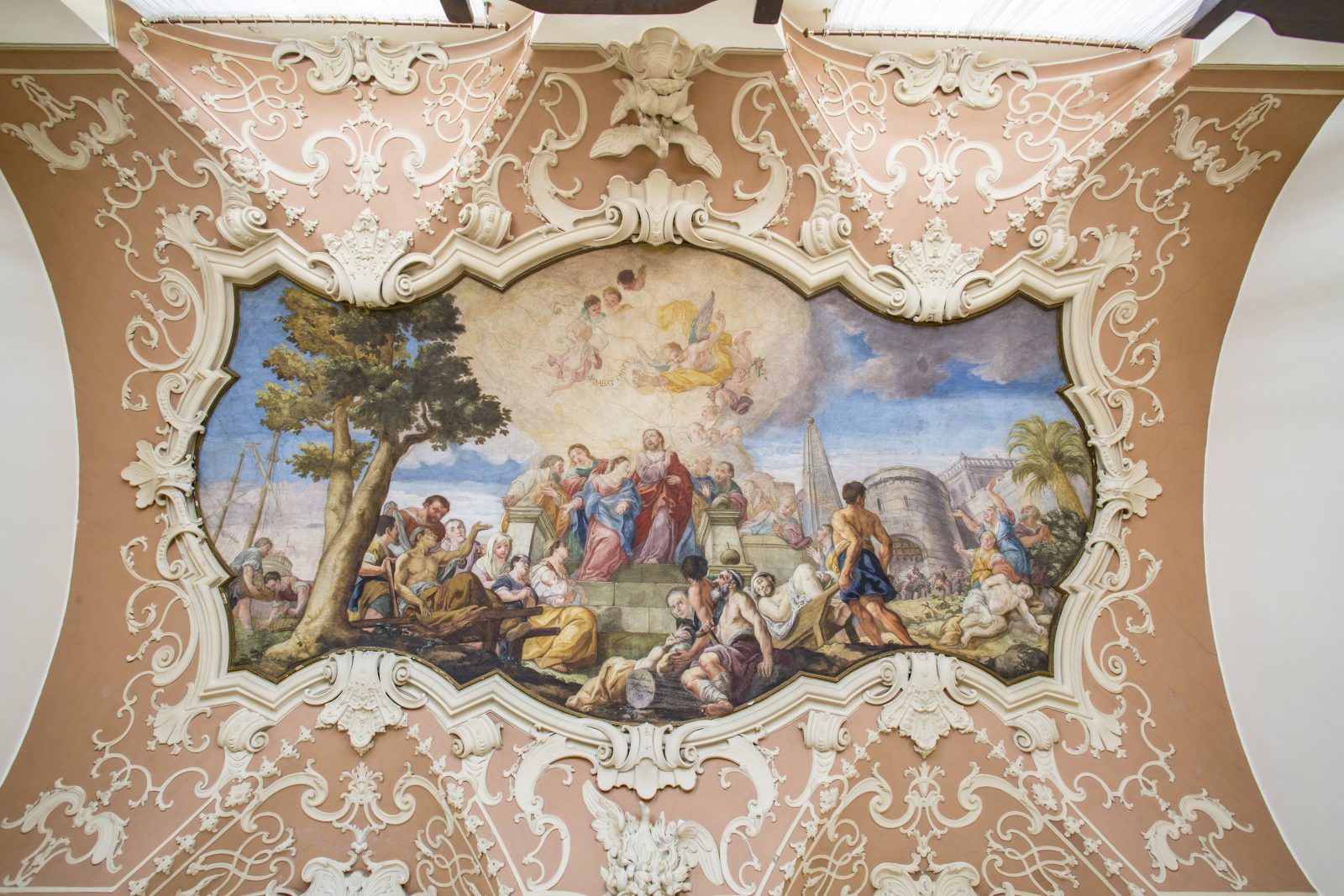 zdjęcie przedstawiające fresk w gmachu głównym