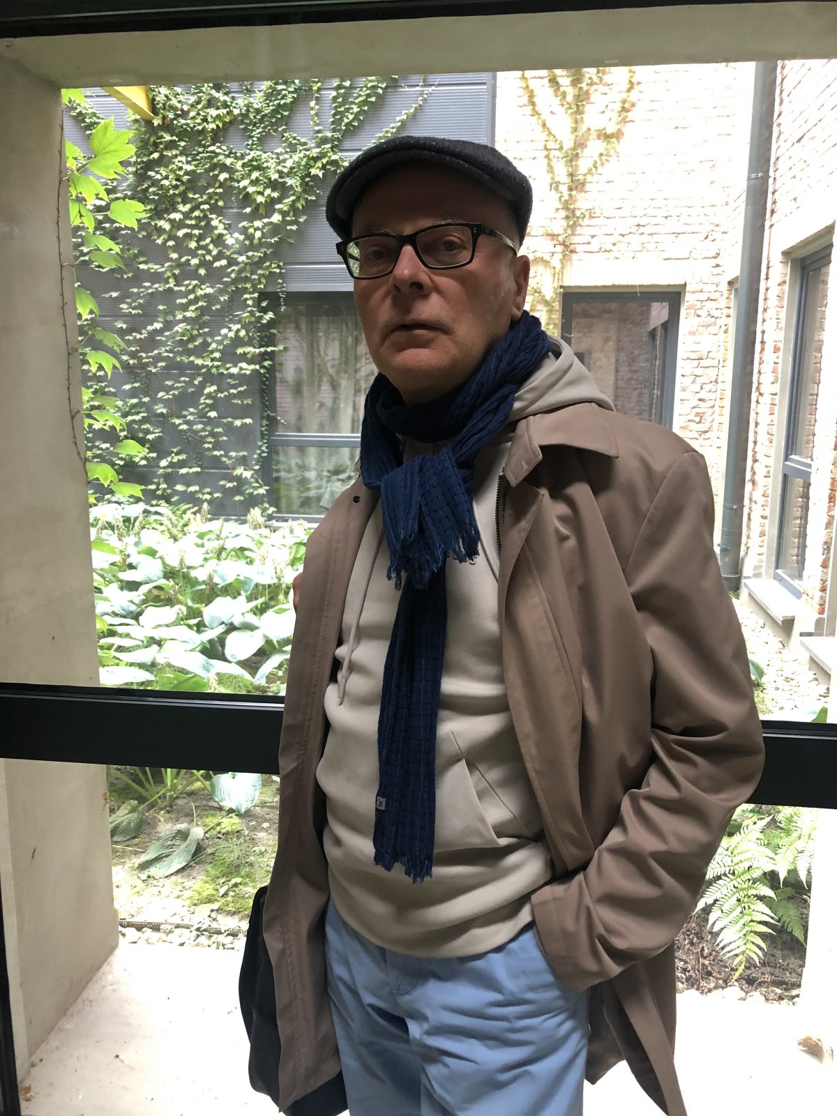 zdjęcie przedstawiające mężczyznę w średnim wieku