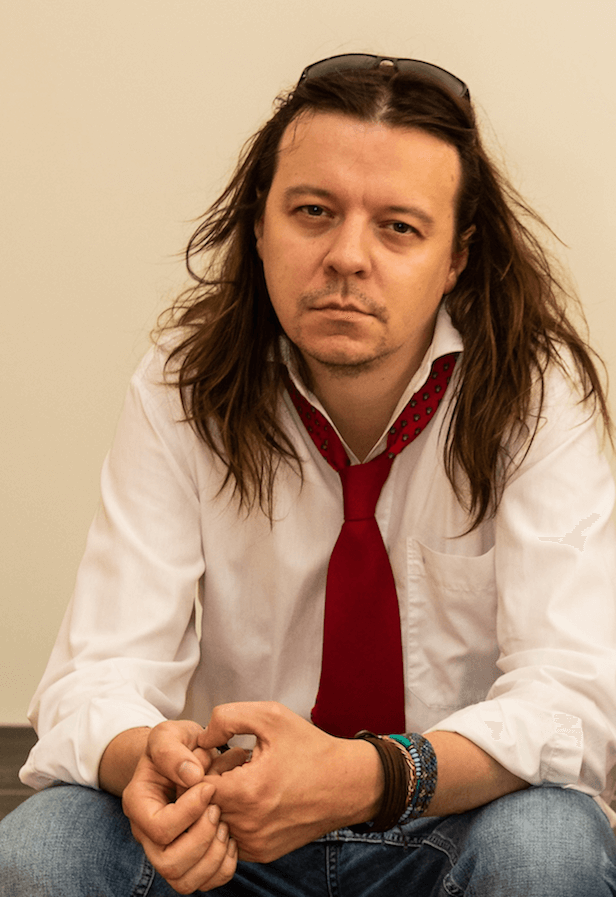 zdjęcie przedstawiające mężczyznę w młodym wieku