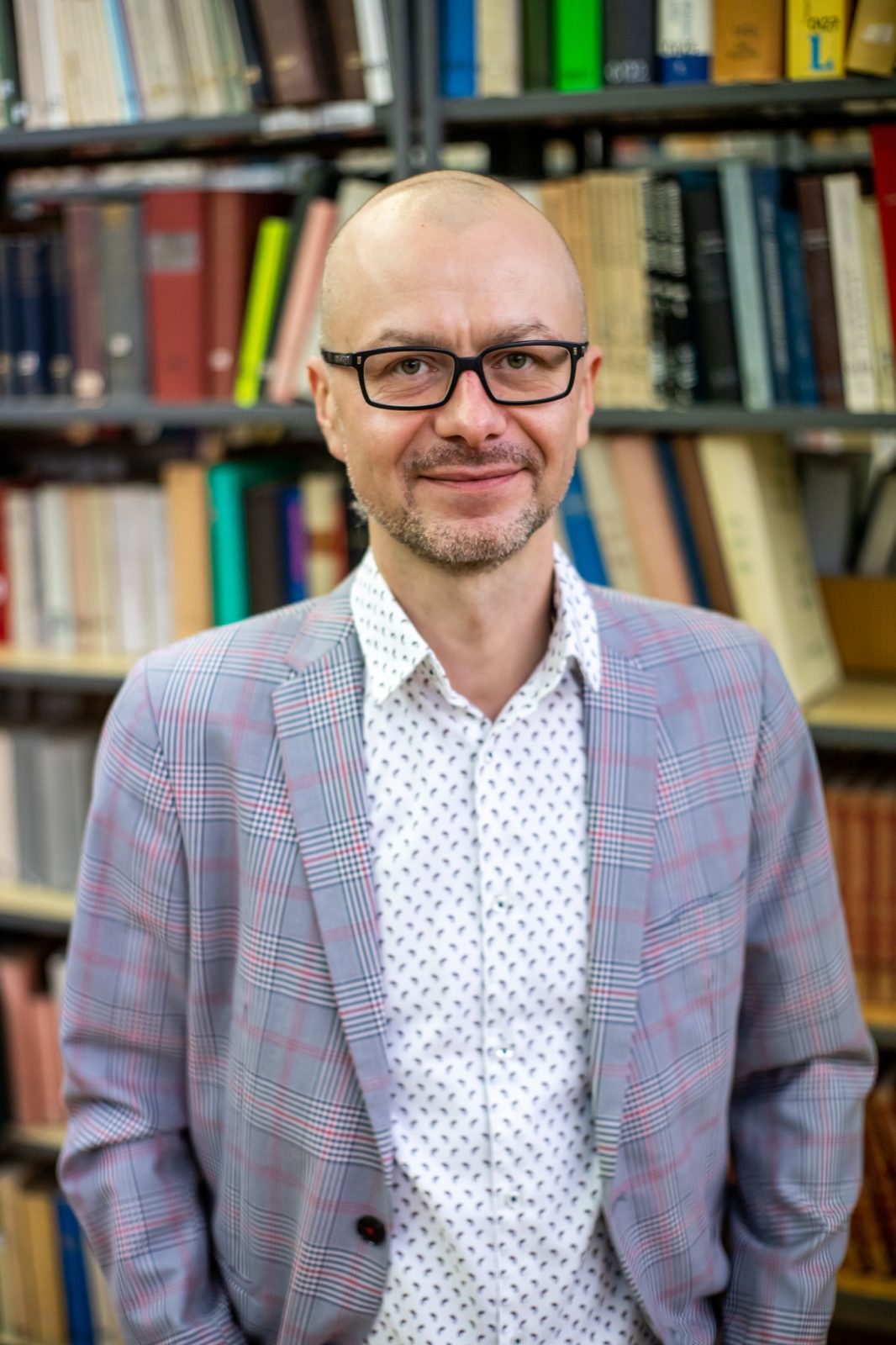 zdjęcie przedstawiające mężczyznę w średnim wieku