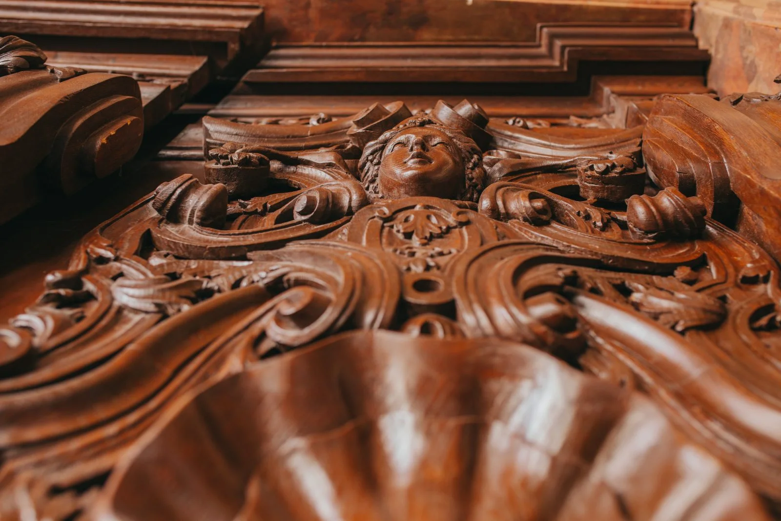 zdjęcie przedstawiające detal w auli leopoldyńskiej