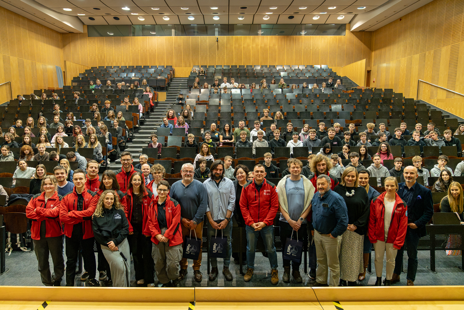 Nauka na Fali, spotkanie będące relacją z wyprawy studentów Uniwersytetu Wrocławskiego na Spitsbergen - GeoArctric Expedition 2025. fot. Paweł Piotrowski