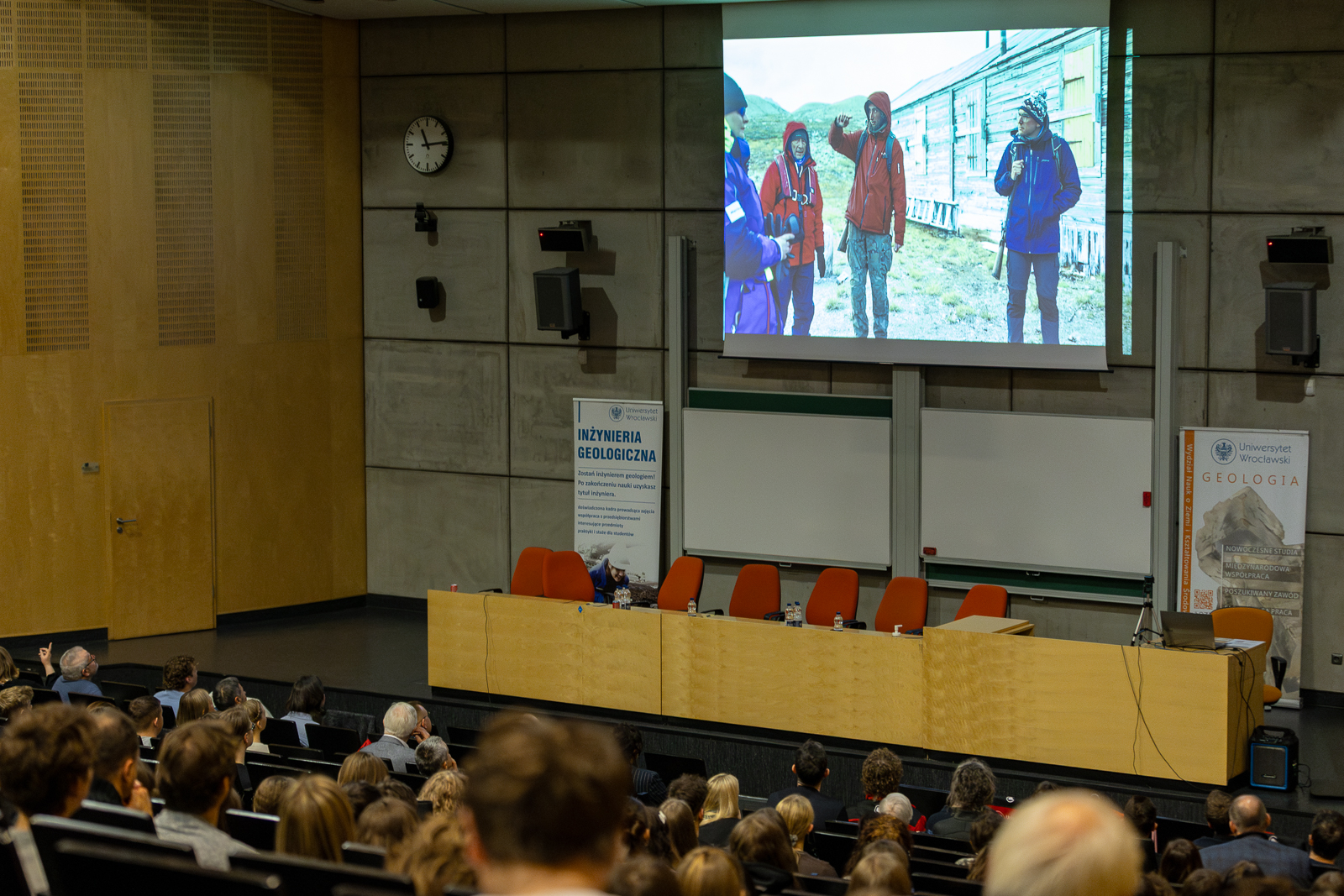 Nauka na Fali, spotkanie będące relacją z wyprawy studentów Uniwersytetu Wrocławskiego na Spitsbergen - GeoArctric Expedition 2025. fot. Paweł Piotrowski