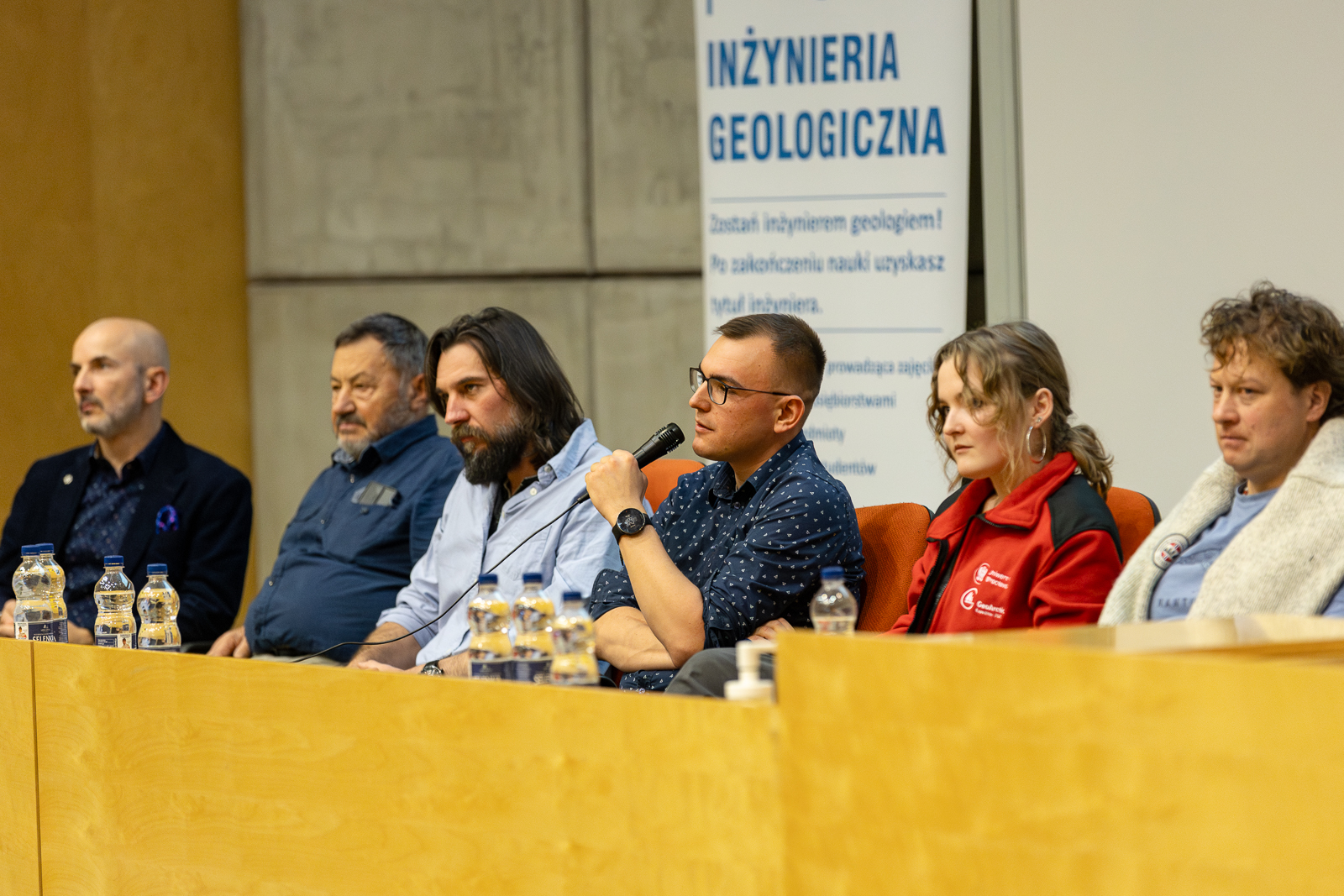 Nauka na Fali, spotkanie będące relacją z wyprawy studentów Uniwersytetu Wrocławskiego na Spitsbergen - GeoArctric Expedition 2025. fot. Paweł Piotrowski